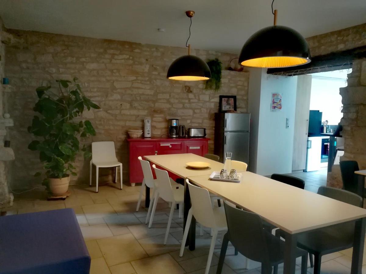 Gite La Maison Des Pelerins Villeneuve-dʼAveyron Exterior foto